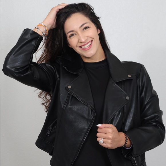 Galentine’s $5 Share Show Train💕 - Picture 5 of 7